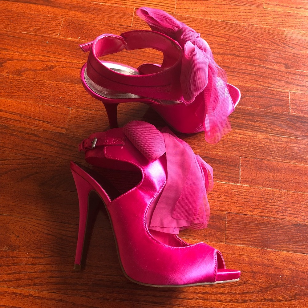 🎀 hot pink heels🎀